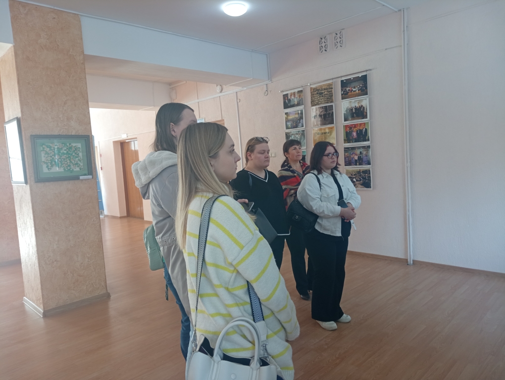 Студенты 3 курса посетили выставку в Педагогическом институте им. В. Г. Белинского ПГУ «За Волгой для нас земли нет»